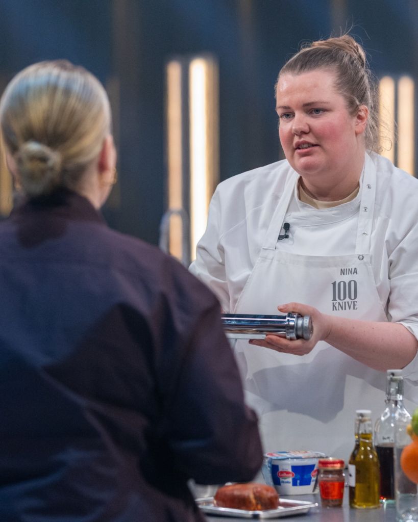 Nina i TV2 programmet 100 knive med dommer Kamilla Seidler